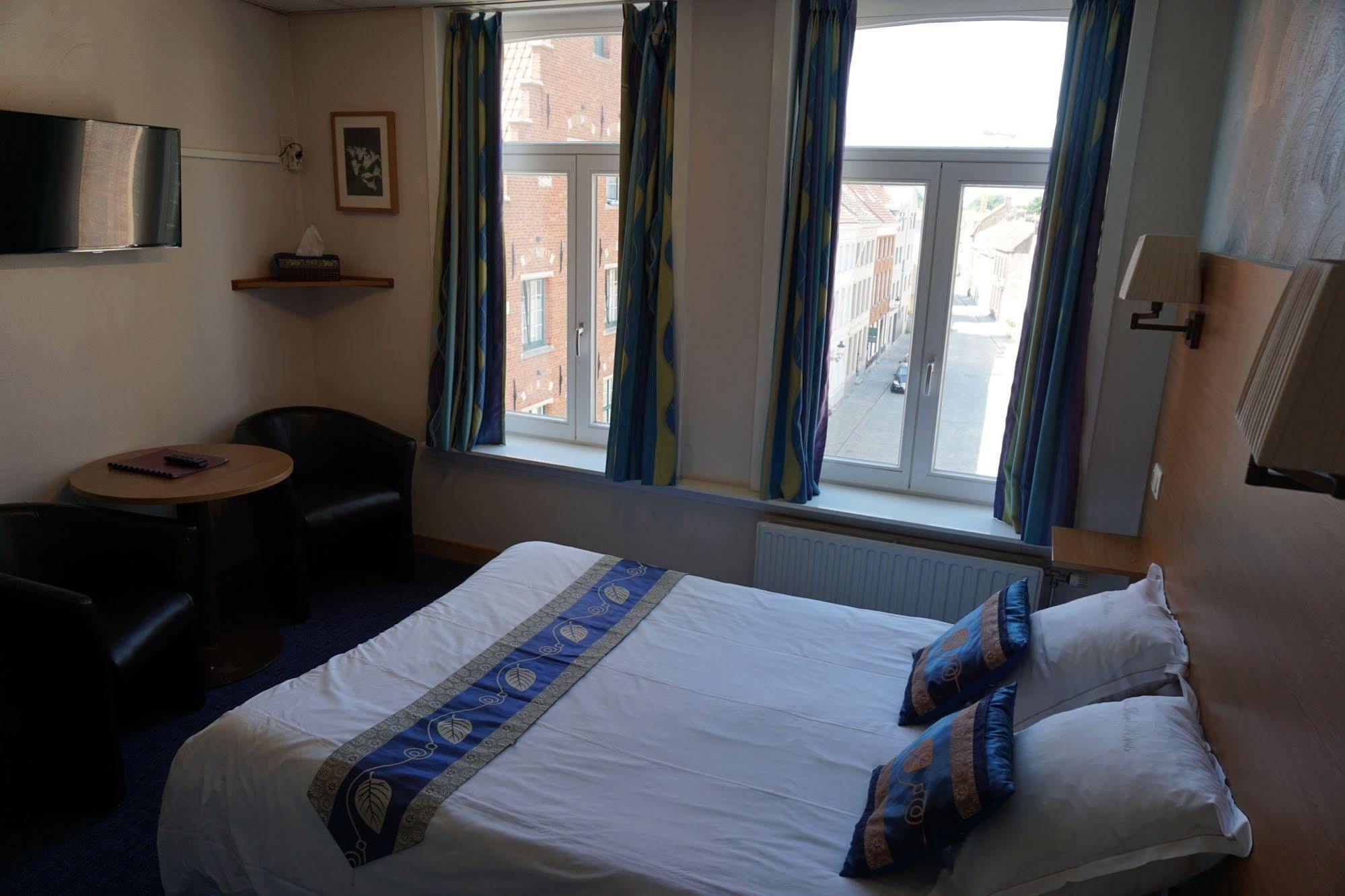 Hotel Asiris