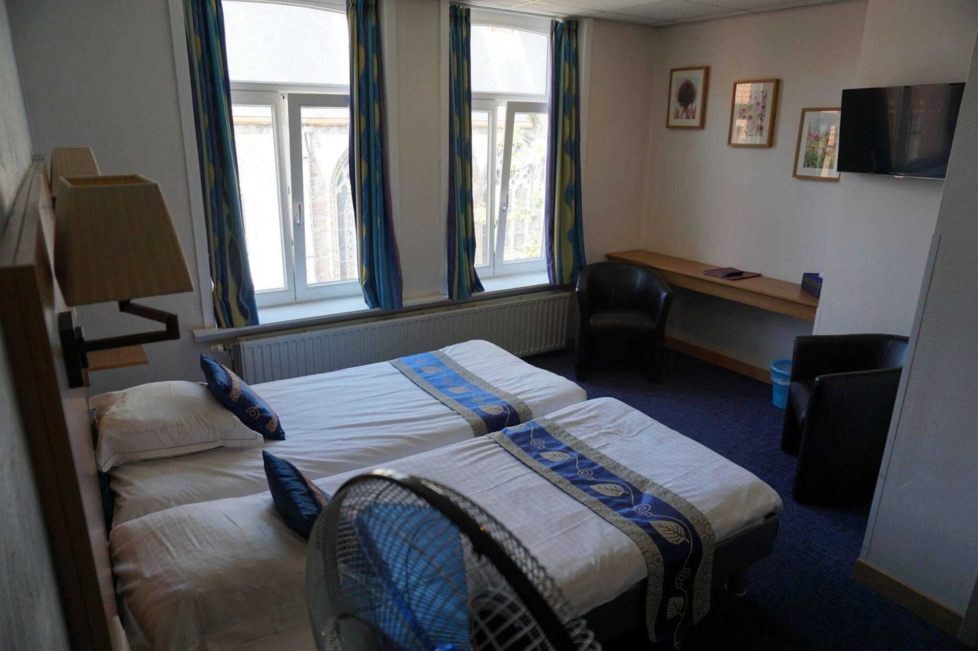 Asiris Hotel