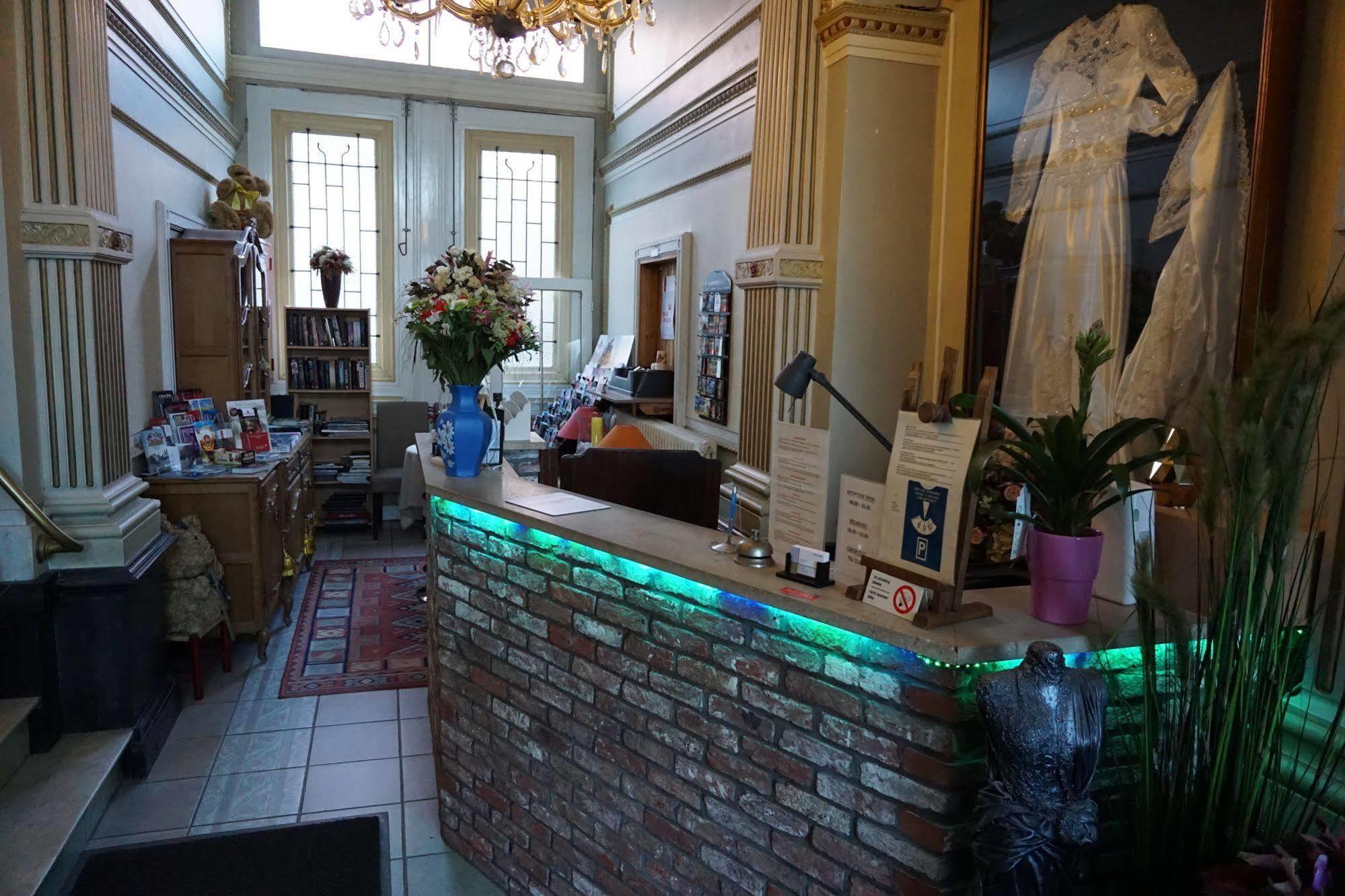 Hotel Asiris